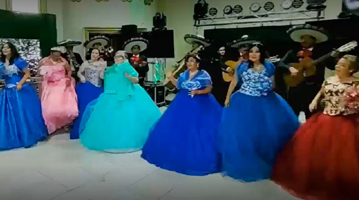 Abuelitas cumplen su sueño y celebran fiesta de XV años