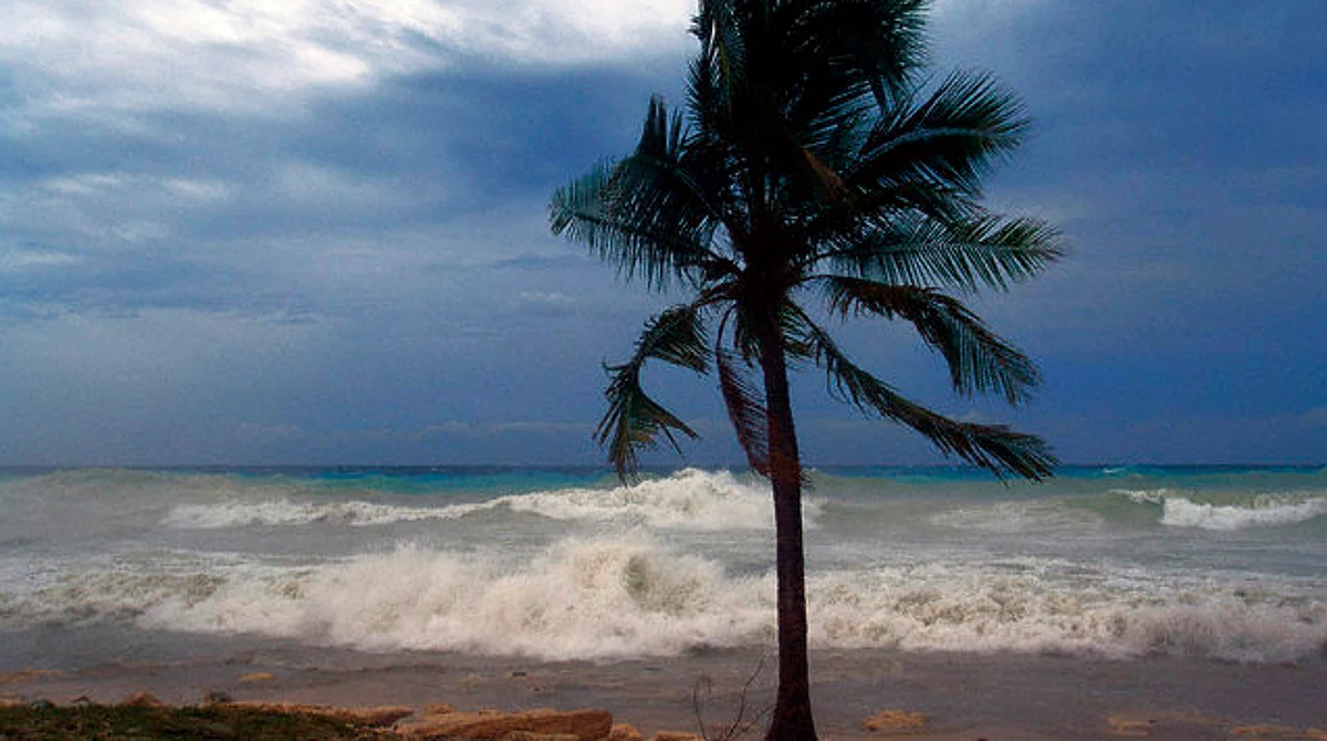 se pronostican rachas de viento de 70 a 90 km/h y oleaje de 3 a 5 metros de altura en costas de Michoacán, Guerrero y Oaxaca