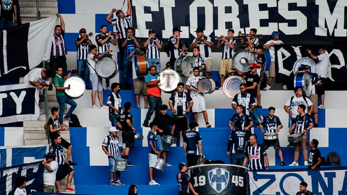 Aficionados del Monterrey expresan molestia contra Liga MX por ser castigados