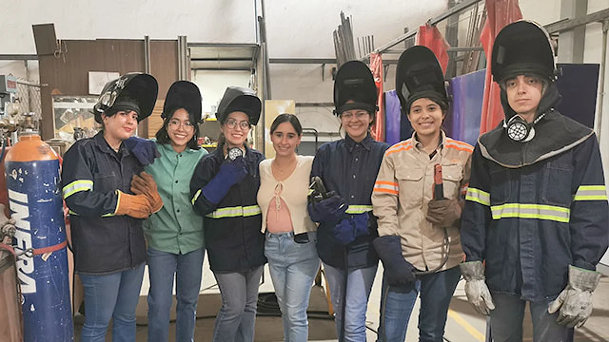 En este verano, los profesores investigadores consideraron pertinente reforzar el aprendizaje práctico en los laboratorios sobre los diferentes proyectos