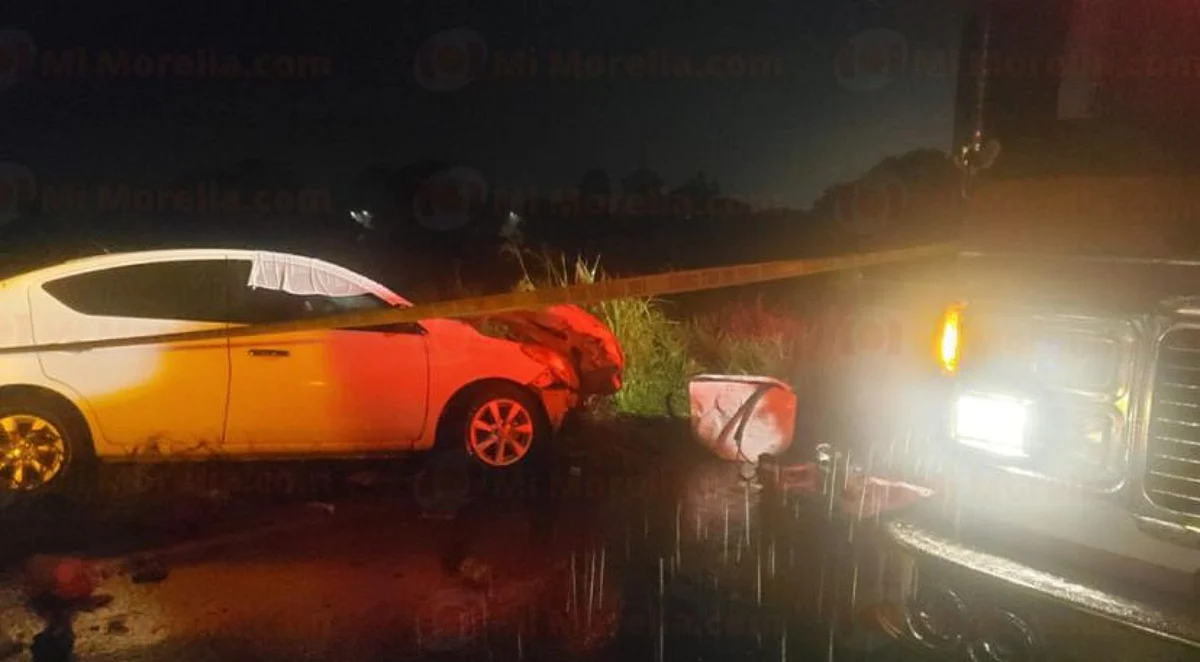 Saldo de 2 muertos y 3 heridos deja accidente en la libre Uruapan-Lombardía