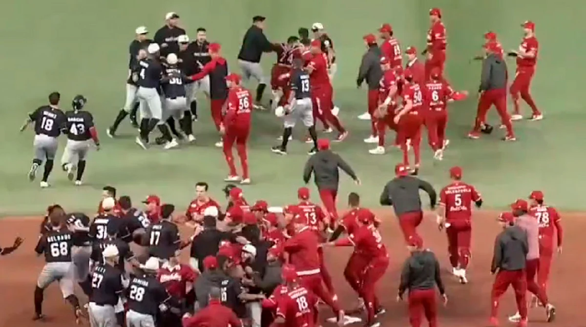 Diablos Rojos y Guerreros de Oaxaca protagonizan pelea campal