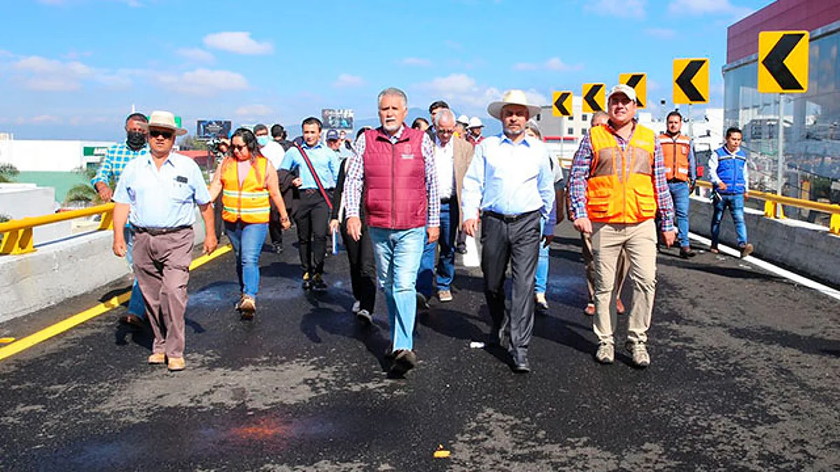 El gobernador realizó un recorrido en el que se le informó sobre los trabajos de la construcción y colocación de columnas y muros mecánicamente estabilizados