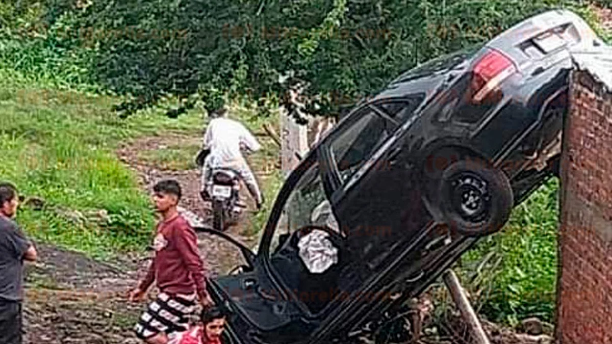 Matrimonio sobrevive de milagros tras aparatoso accidente en Jacona
