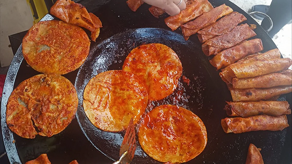 Las enchiladas michoacanas son uno de los manjares que más se venden en diferentes locales de comida