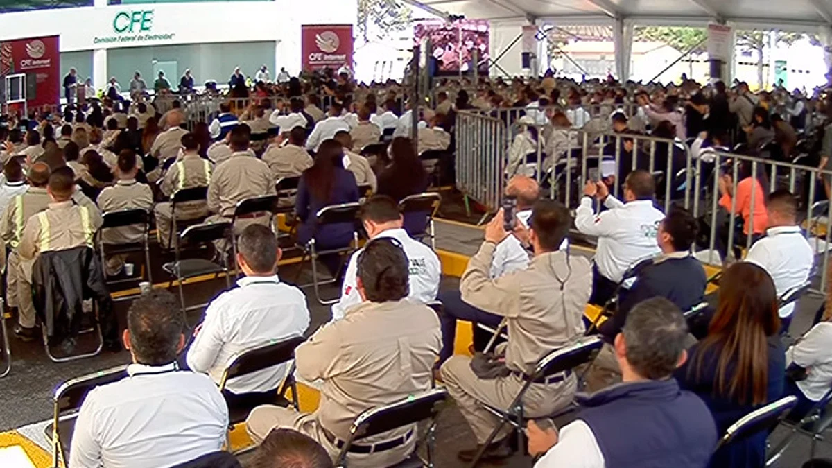 Neoliberales y empresas extranjeras están enojados porque rescatamos CFE: AMLO