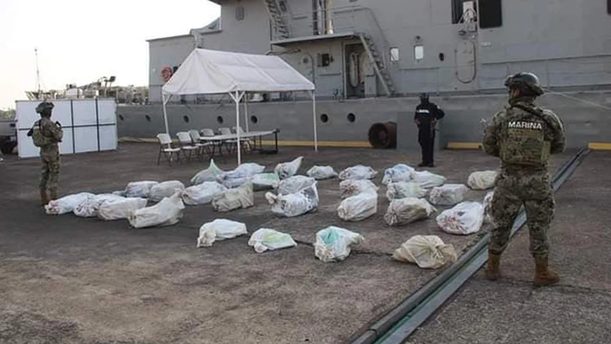 Marinos decomisan 840 kilos de cocaína en Michoacán