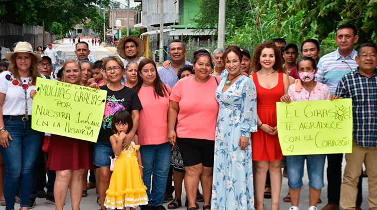 Itzé Camacho cumple con pavimentación a Buenos Aires, en Lázaro Cárdenas
