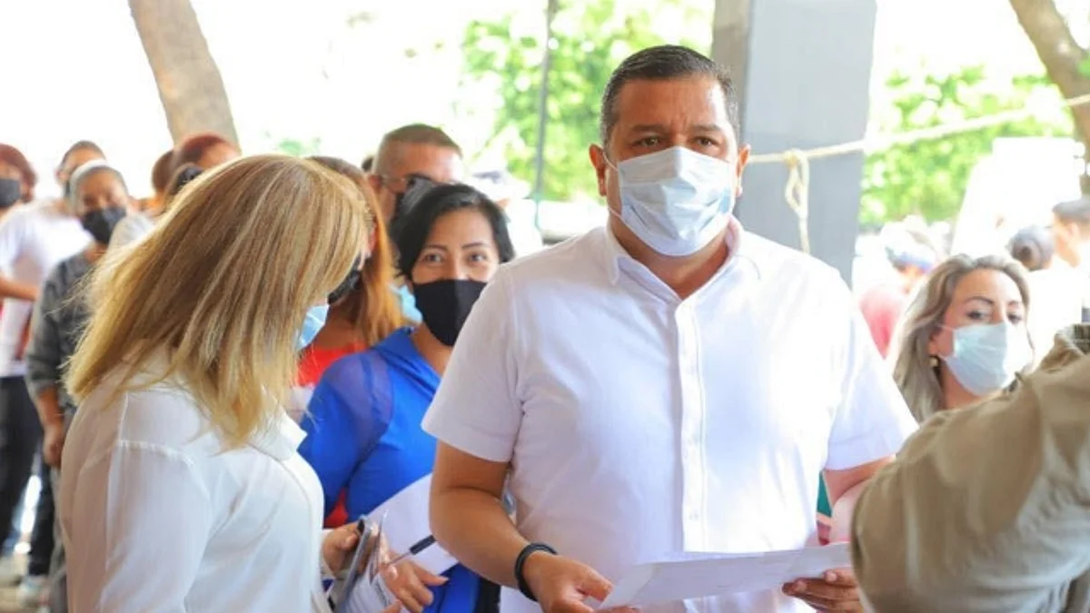Morena es el único partido que sale a las calles y abre su proceso electivo a la sociedad con el riesgo que eso implica, señaló