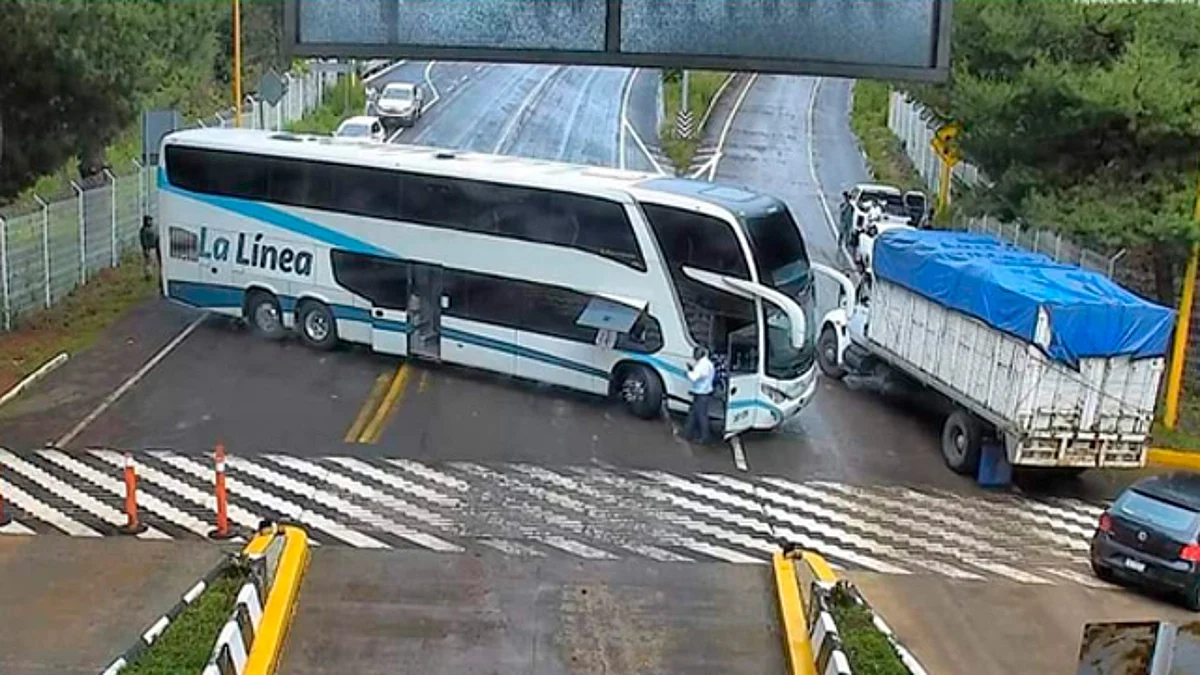 Registran bloqueos en la Autopista Siglo XXI y Tiamba, este sábado