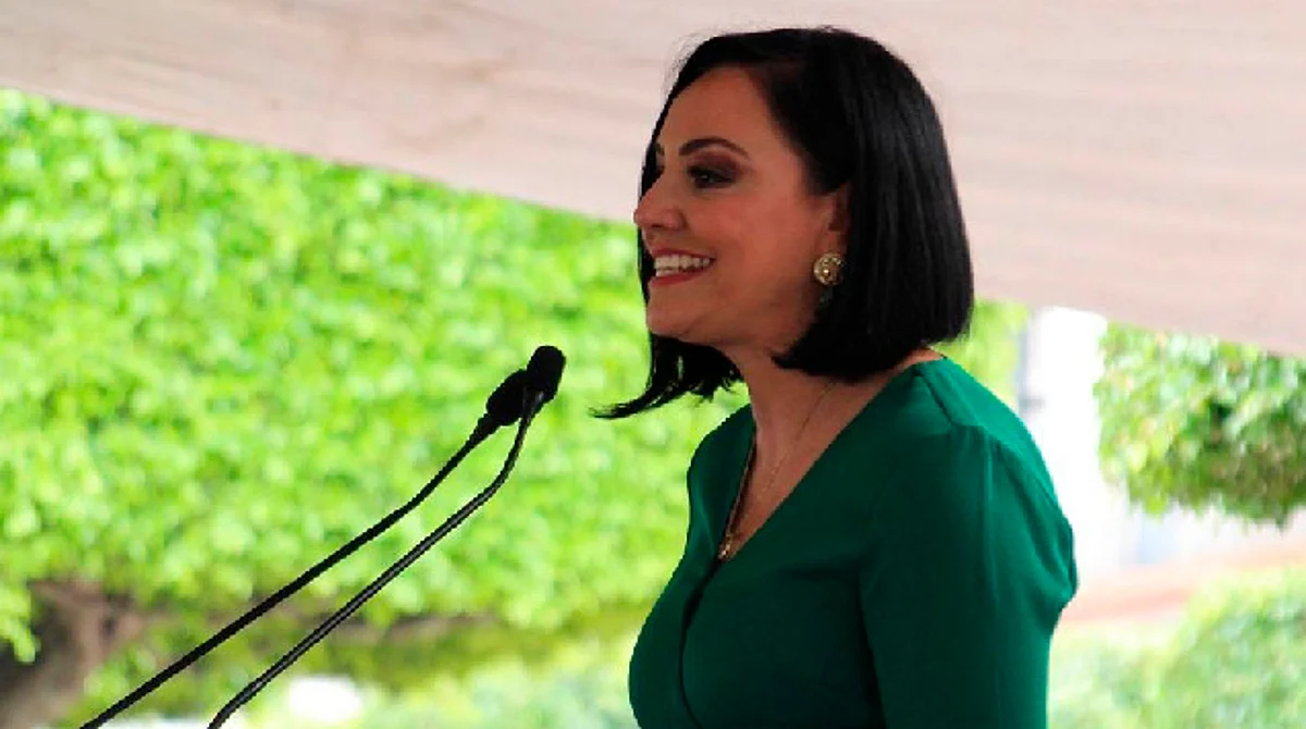 Trabajar con pasión y sin descanso, clave para un mejor Michoacán: Adriana Hernández