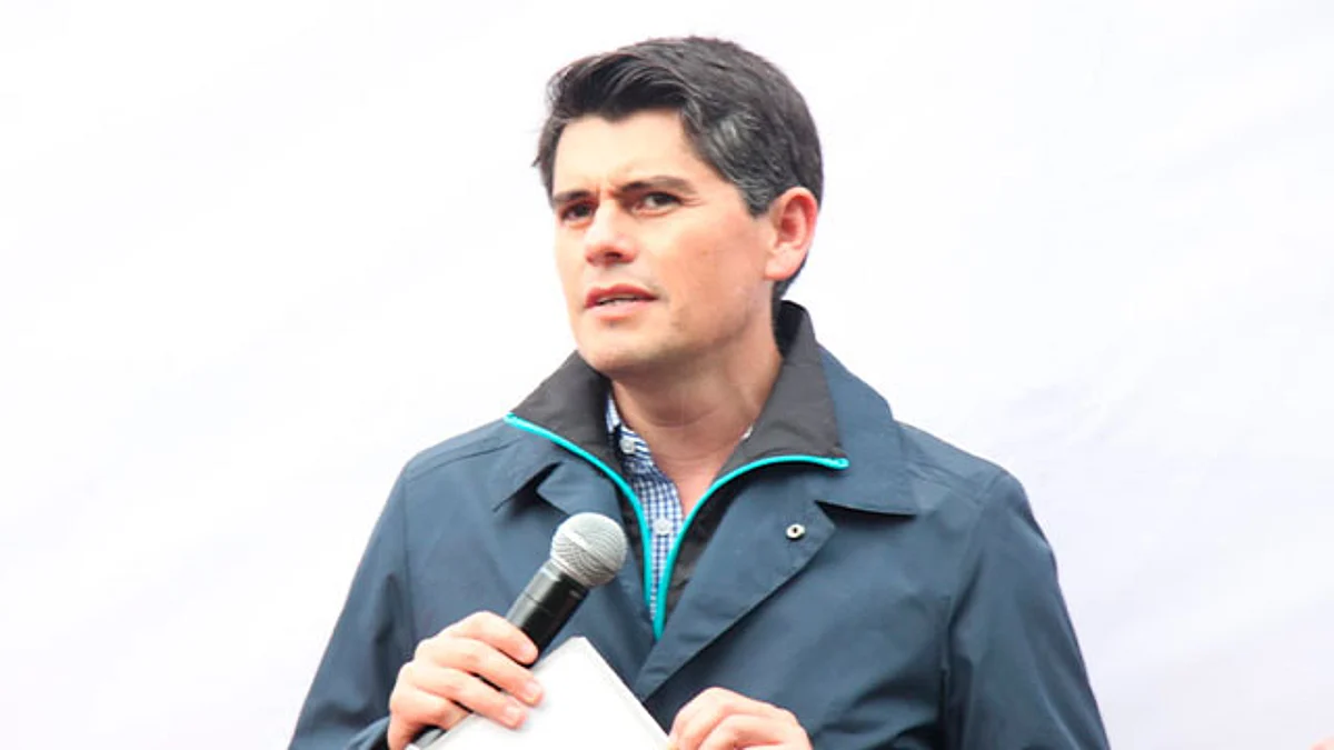 La obra entregada, incluye lámparas, postes de concreto de 12 metros de alto, un transformador y lámparas led que beneficiarán a decenas de familias