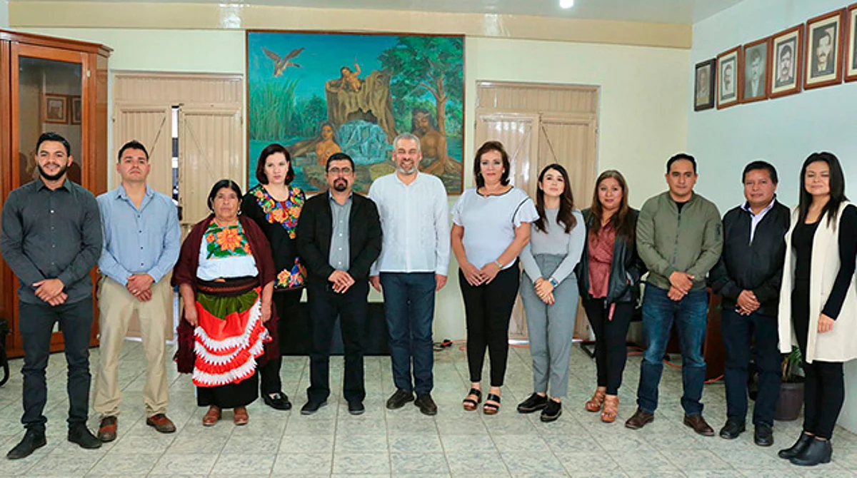 Pide Bedolla coordinación entre ayuntamientos y autogobiernos indígenas