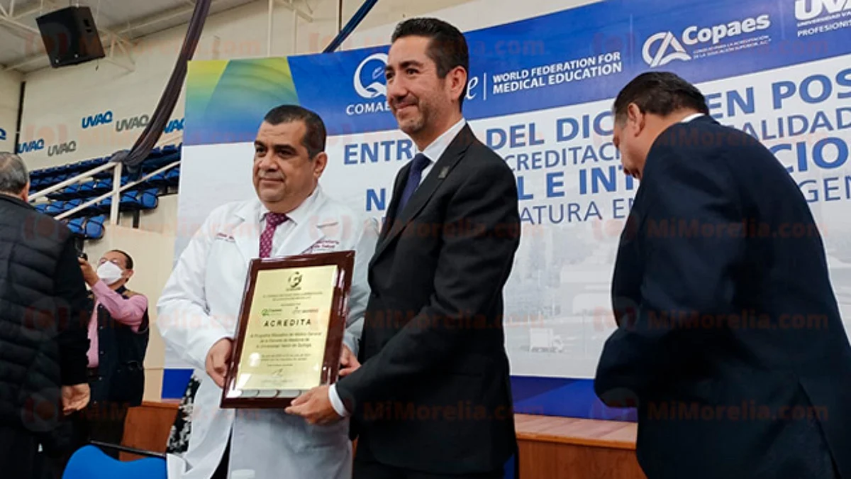 Una más, recibe UVAQ acreditación de la Licenciatura en Médico General