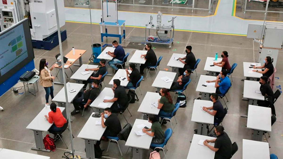 Impulsará gobierno de Michoacán modelo de capacitación basado en vocaciones industriales