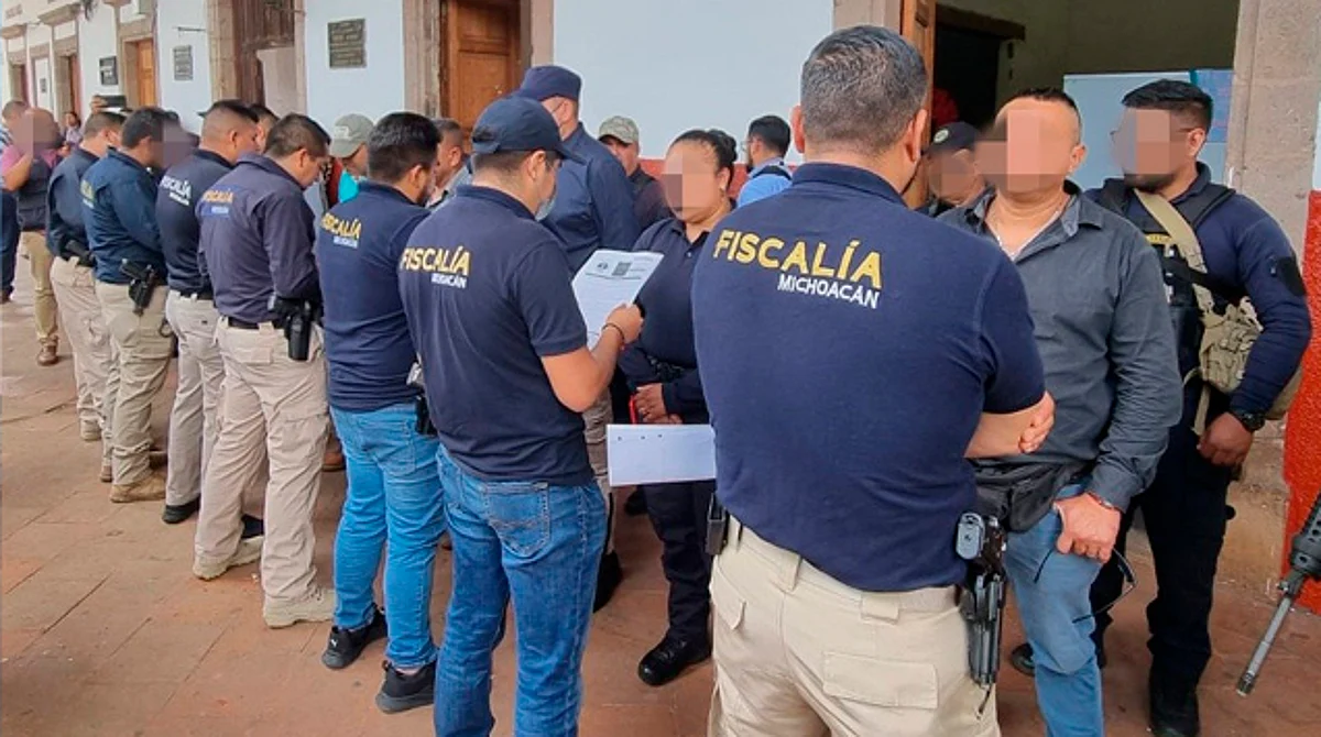 Arrestan a 9 policías de Michoacán acusados de secuestrar gente