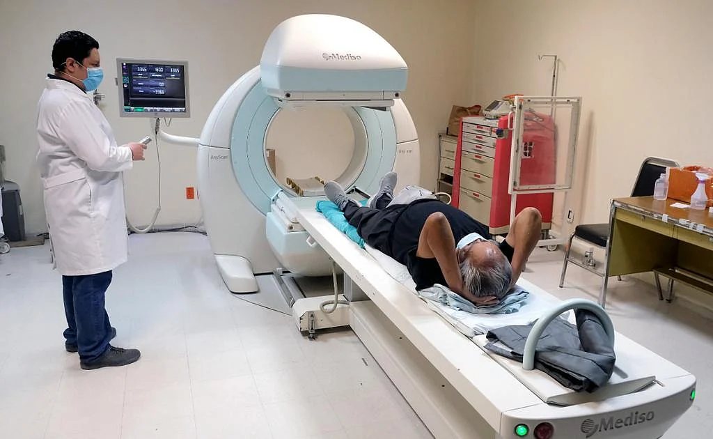 En esta estrategia participa personal IMSS de base y confianza, con el objetivo principal de brindar atención centrada en el paciente y garantizar en la derechohabiencia salud y bienestar