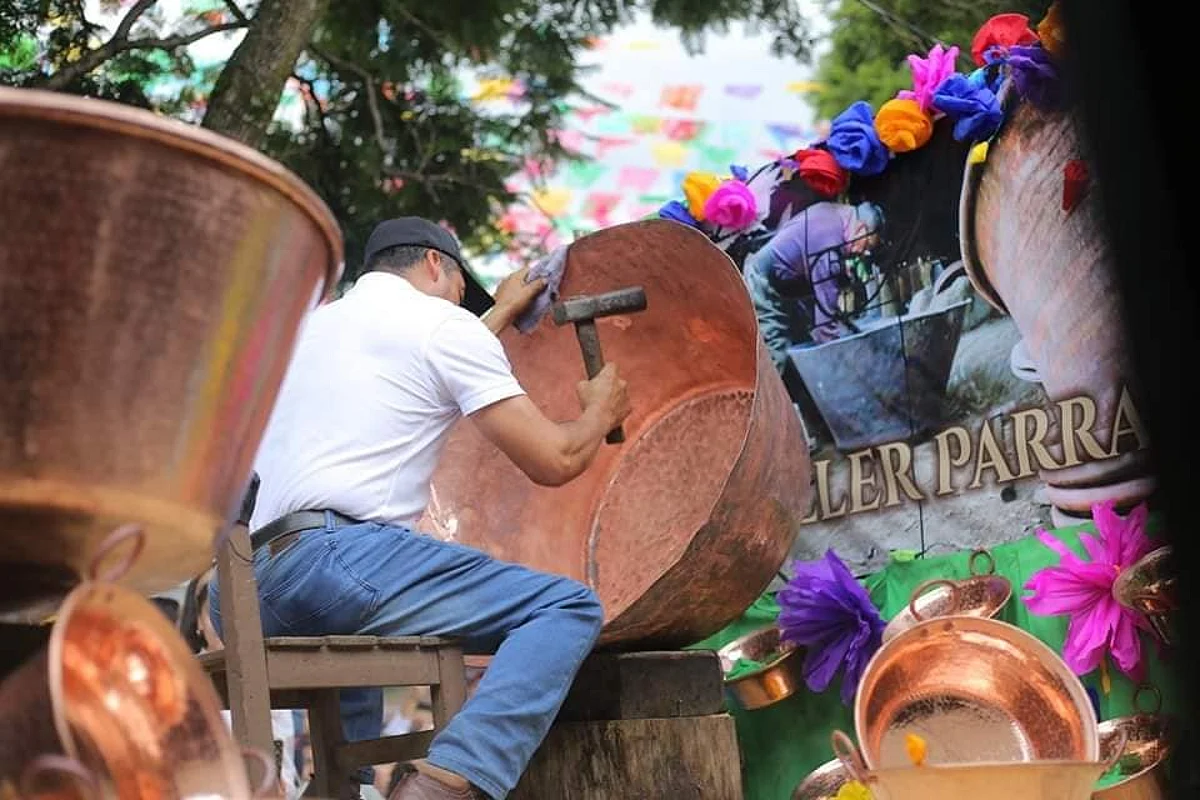 Expondrán artículos como platos, tazas, joyería, artesanía, cazos, cazuelas y artesanías