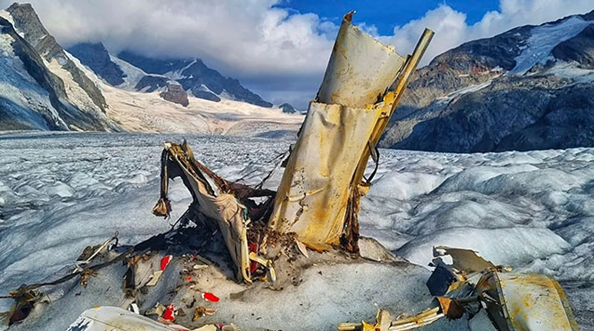 Deshielo pone al descubierto restos de avión estrellado en los Alpes en los años 60