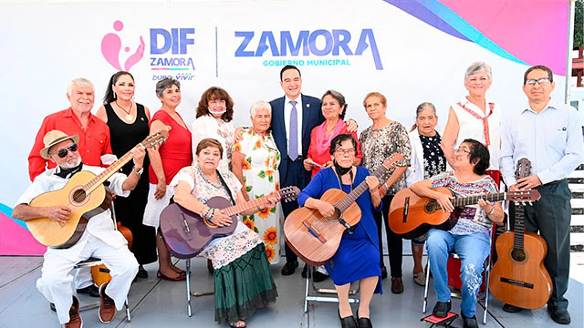 Se pretende que las personas de la tercera edad puedan disfrutar un día del año para divertirse, sentirse vivos y sonreír
