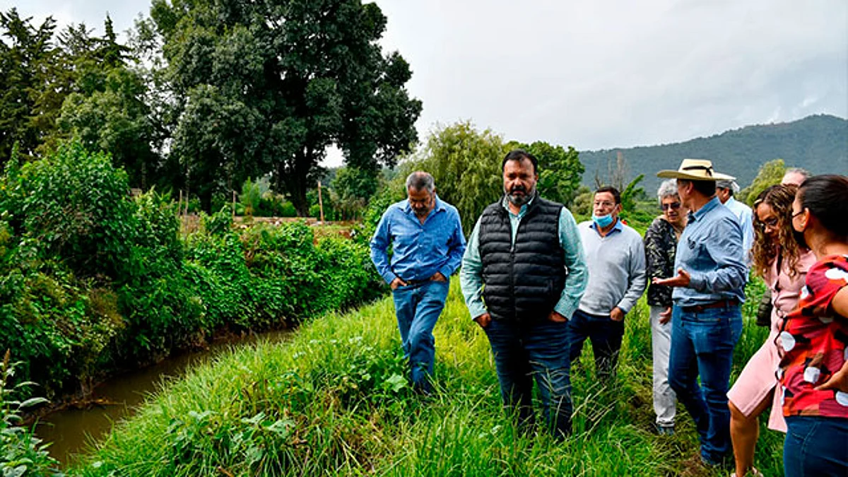 Autoridades recorrieron el lugar para buscar alternativas que permitan reducir la descarga de aguas residuales directas