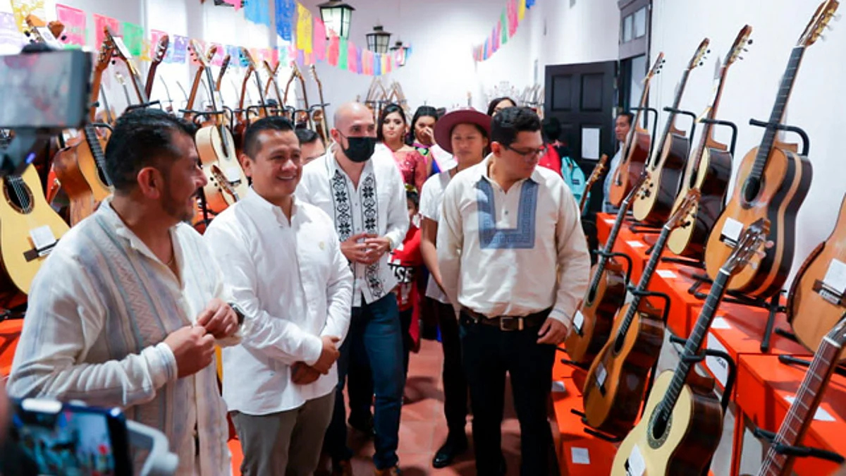 Inaugura Torres Piña la edición 47 del Festival de la Guitarra de Paracho