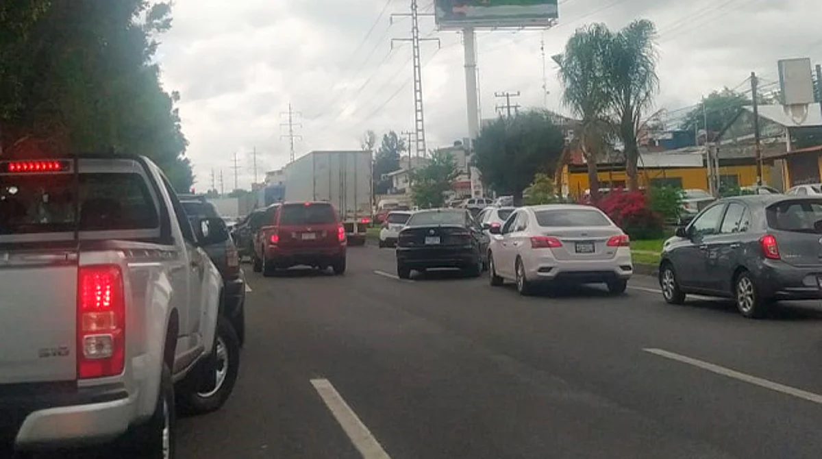 Bloquean con tráileres en libramiento sur de Morelia
