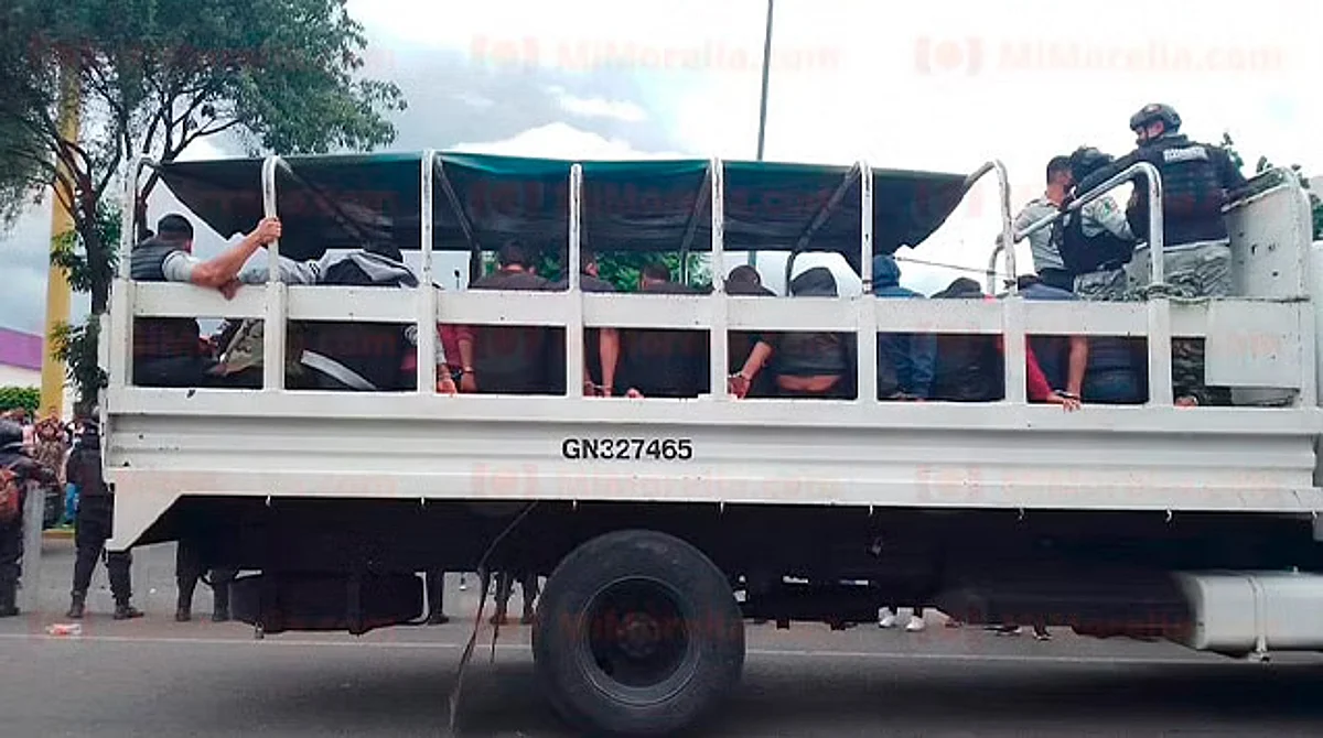 Sin derecho a fianza, los 164 adultos detenidos con armas en Uruapan