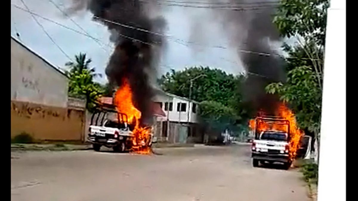 Prenden fuego a dos patrullas de Seguridad Pública en Veracruz