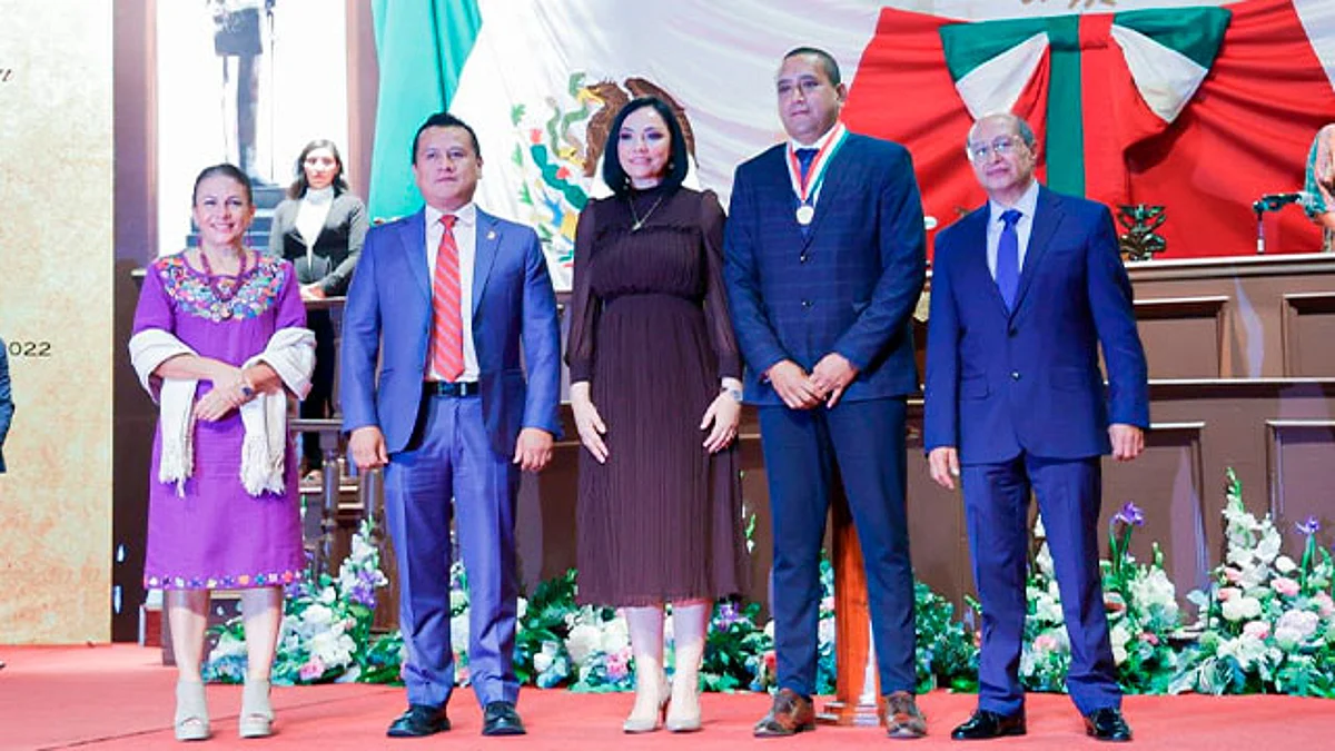 Entregó la condecoración “Suprema Junta Nacional Americana” al ex futbolista Heriberto Ramón Morales
