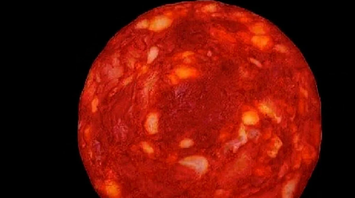 Físico sube foto de rodaja de chorizo dice que es una estrella; termina disculpándose