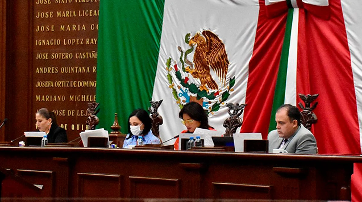Revisar caso por caso de trabajadores despedidos del Congreso, llama Adriana Hernández