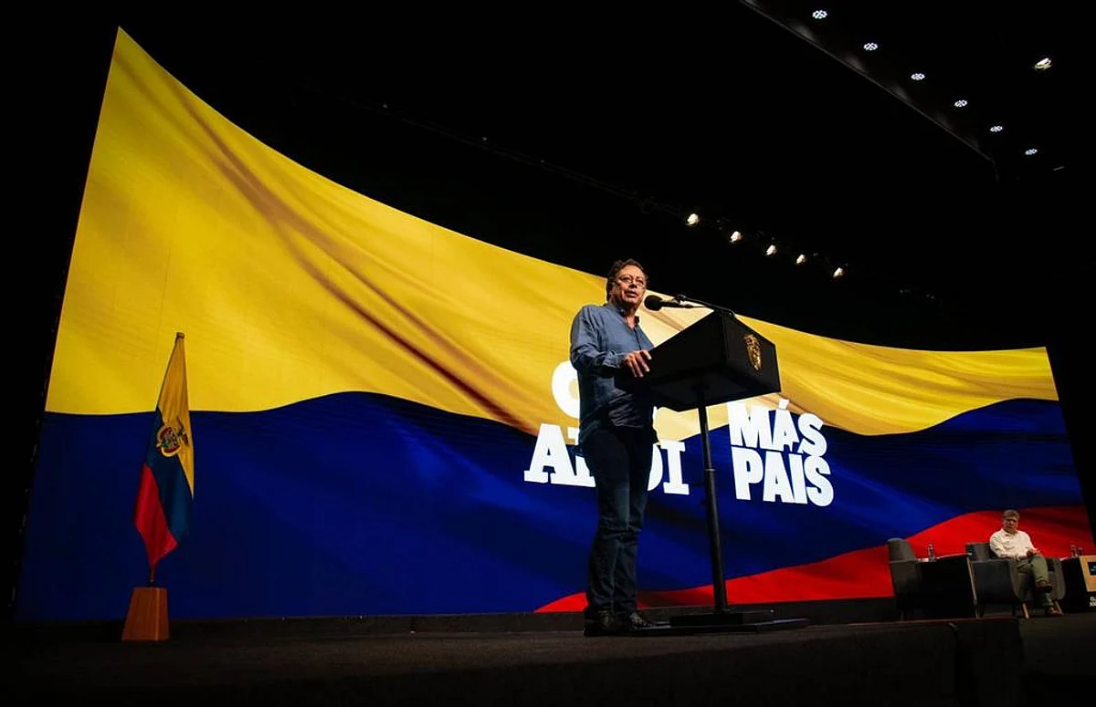 Atacan a balazos avanzada del presidente Gustavo Petro en Colombia