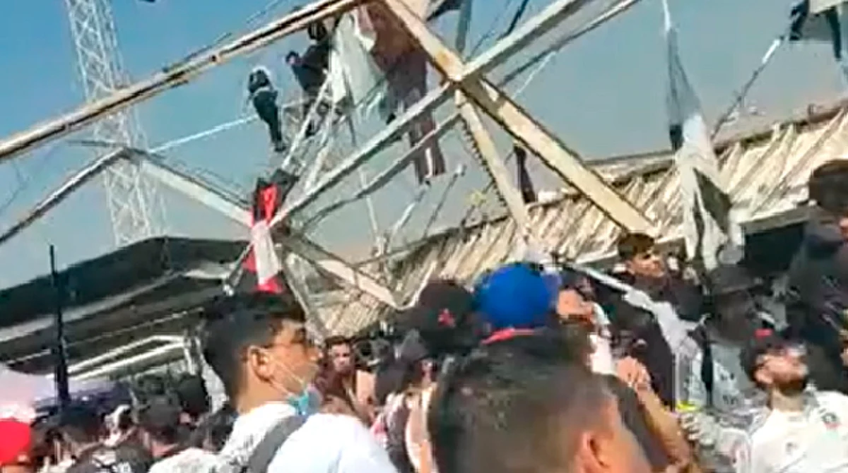 Impactante: colapsa techo de tribuna de estadio Colo-Colo en Chile