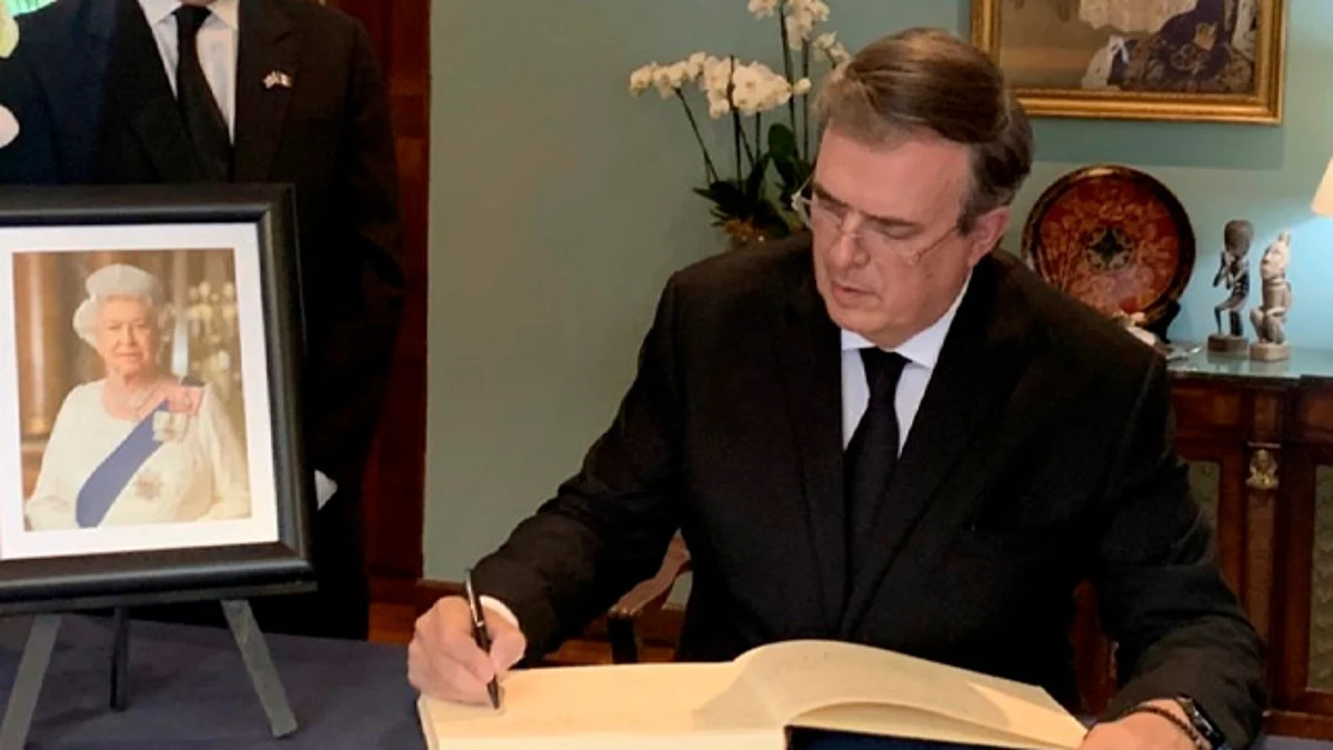 Marcelo Ebrard llega a Londres para asistir a funeral de Isabel II