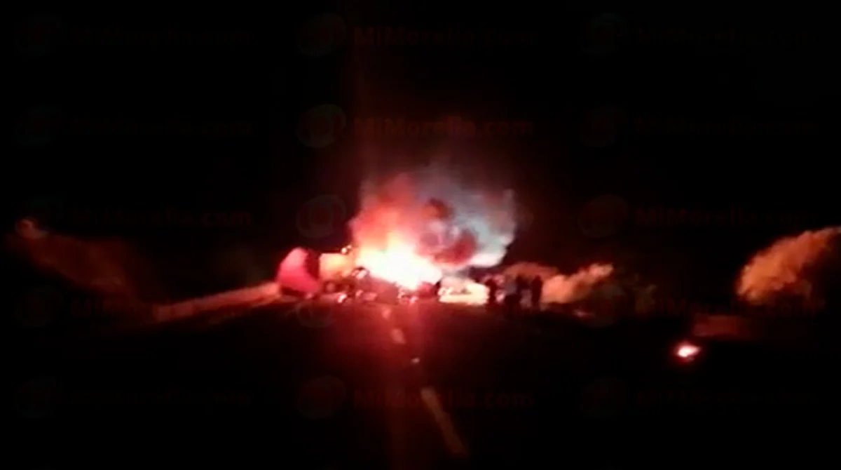 Otro accidente en la Siglo XXI de tráileres deja a dos calcinados, reportan