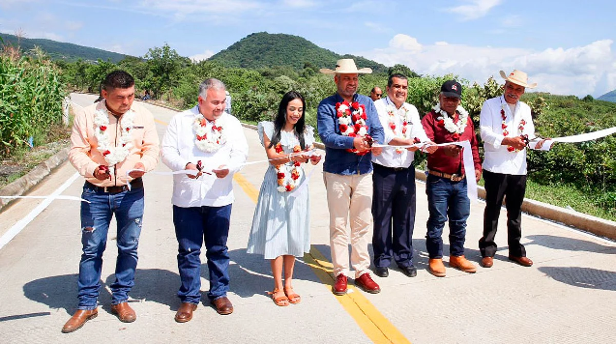 Entrega Bedolla obra pública y maquinaria a Susupuato, Tuzantla y Tiquicheo