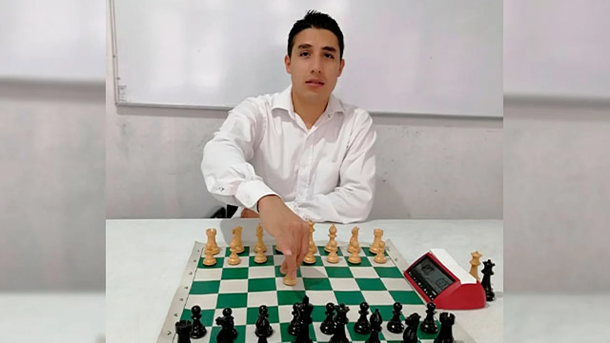 El equipo del TecNM Campus Morelia recibe el apoyo de su entrenador, Ricardo Belmontes Casas