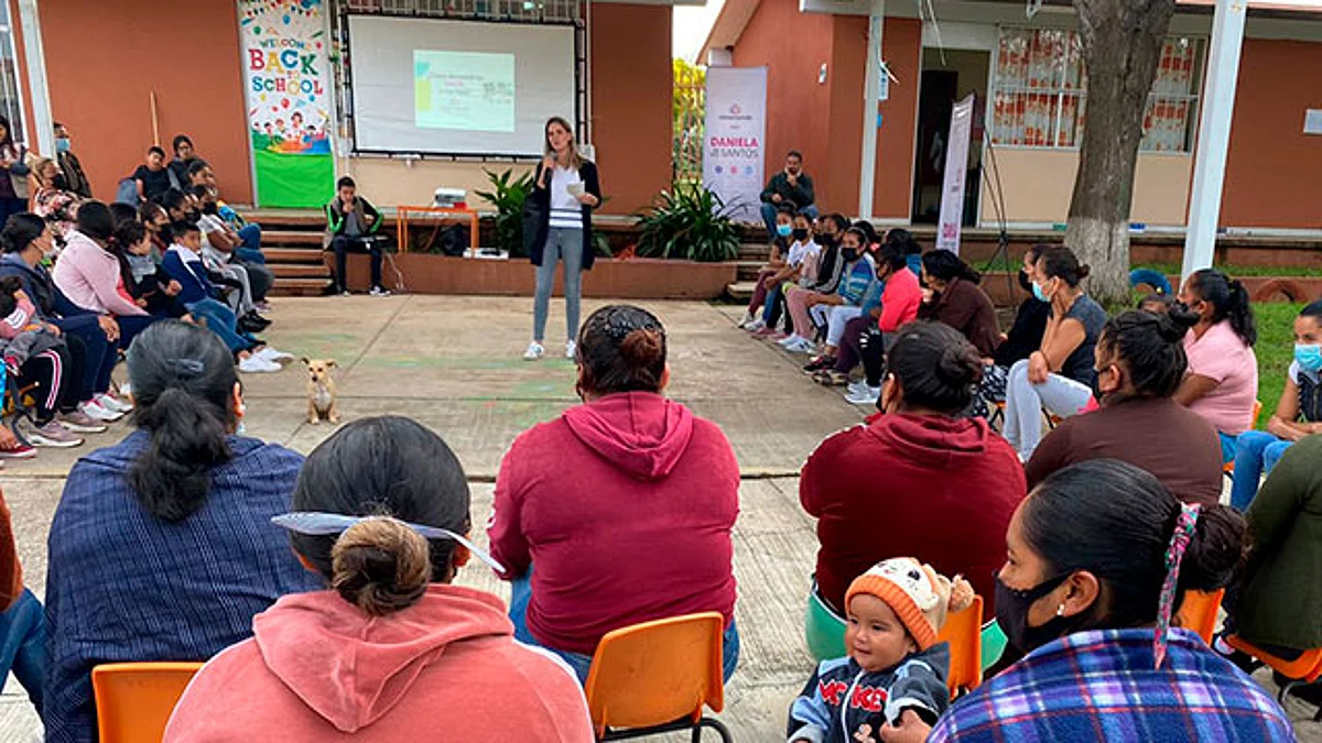 El programa Conectado fue creado por la propia legisladora y le ha permitido visitar más de 30 escuelas