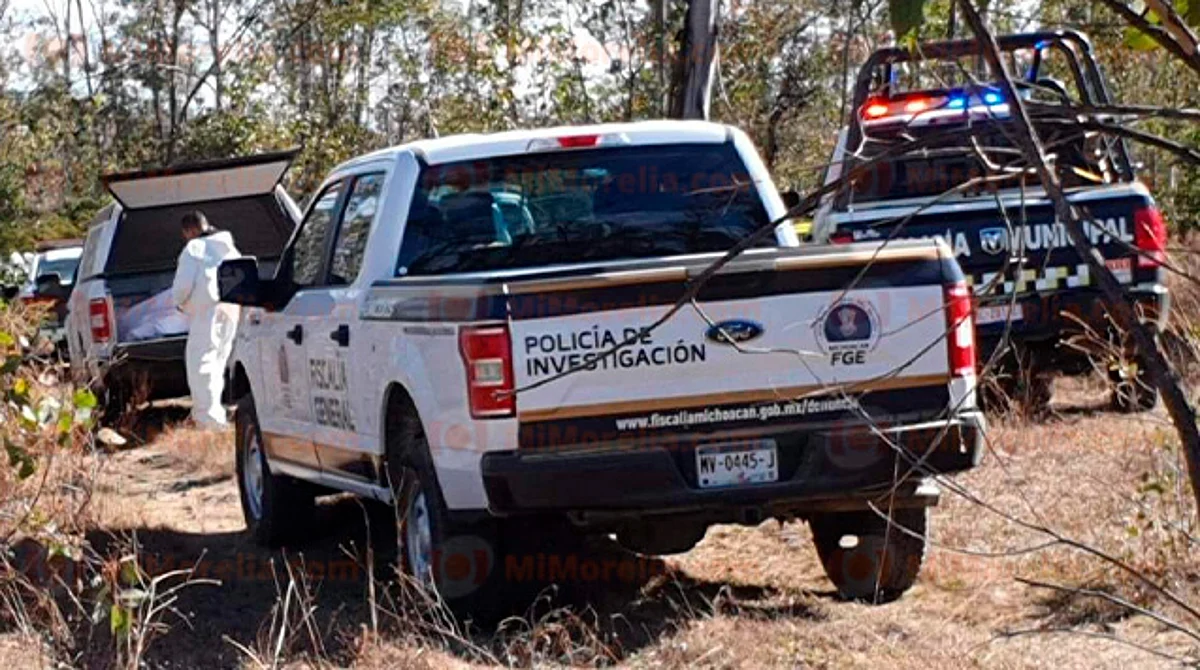 Michoacán: hallan mujer muerta y envuelta en una sábana en un canal de riego