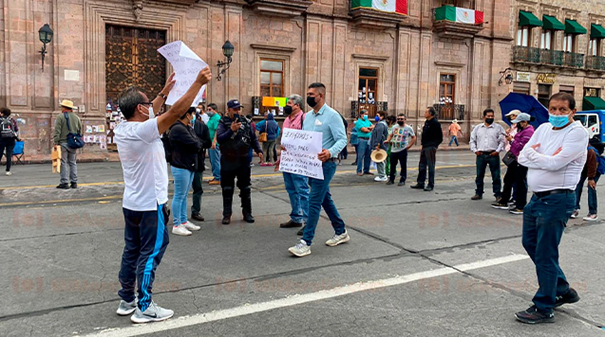 Docentes de telesecundaria se manifiestan en Morelia por falta de pagos