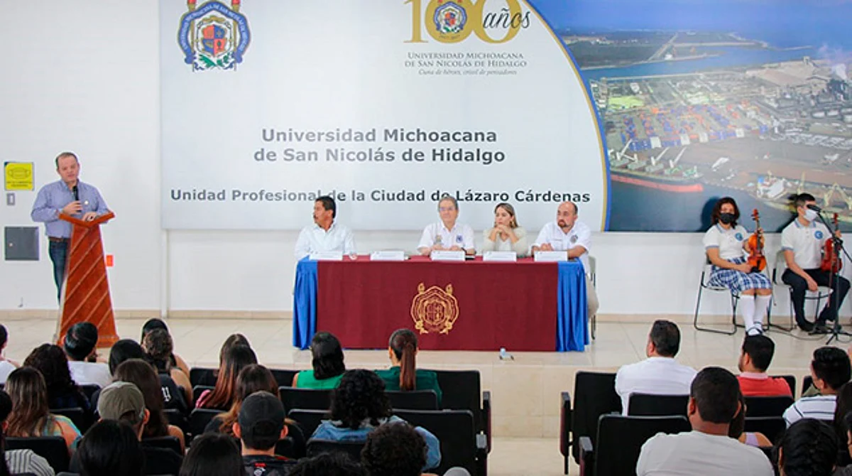 Participa Sedeco en aniversario de la licenciatura en comercio exterior en Lázaro Cárdenas