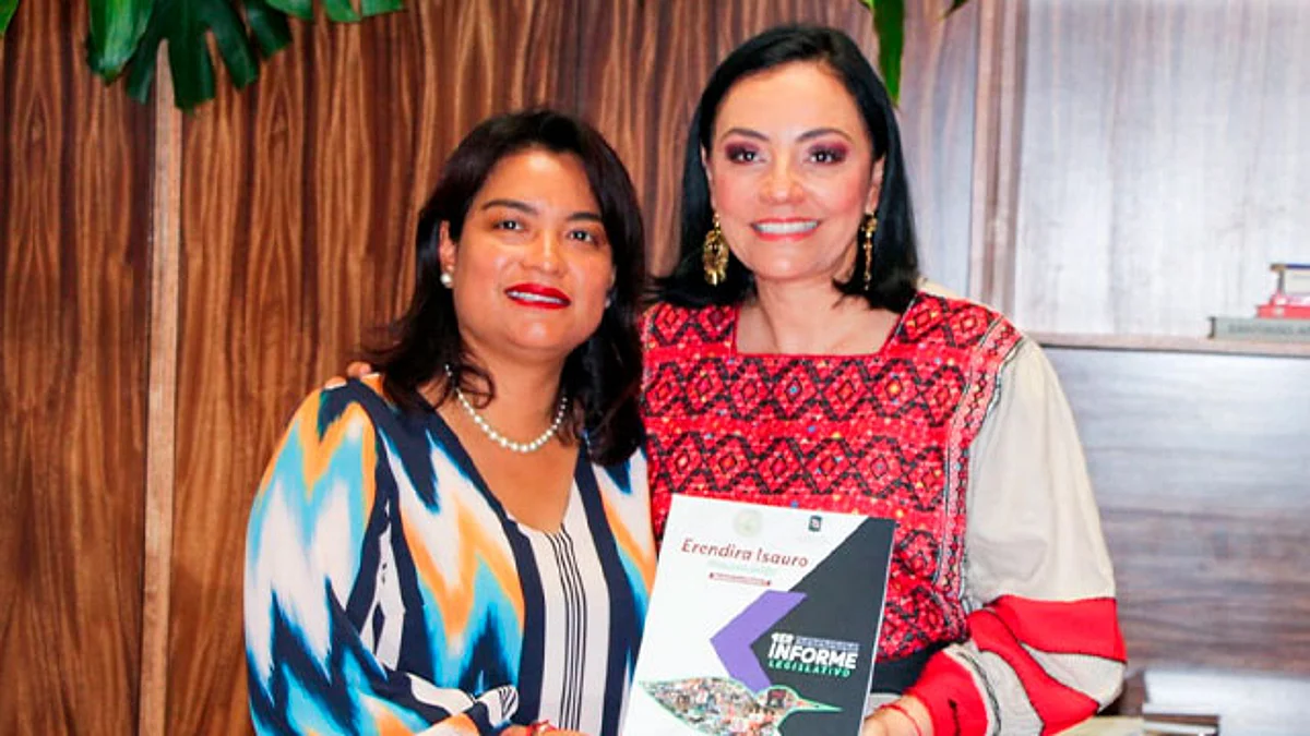 Hizo entrega de su Primer Informe de Actividades Legislativas, a la presidenta de la Mesa Directiva del Congreso del Estado de Michoacán