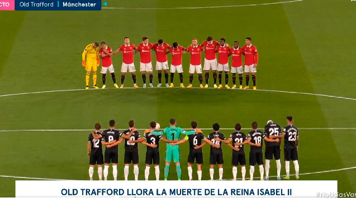 Manchester United guarda emotivo minuto de silencio por muerte de la Reina Isabel II