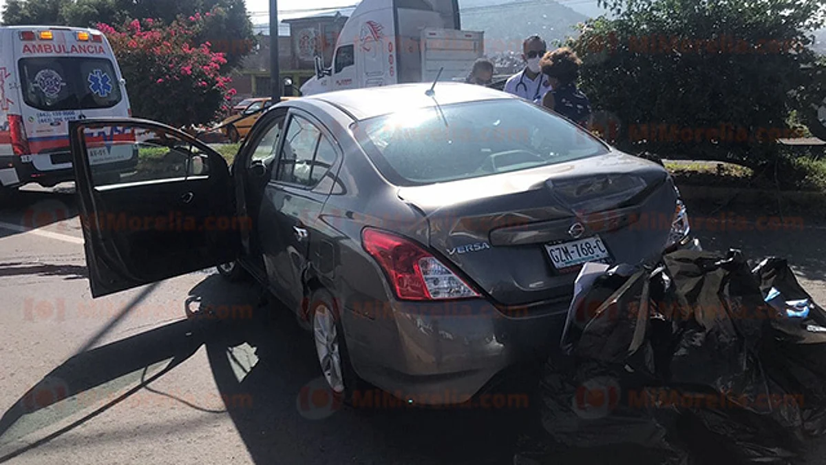 Choque deja una mujer herida en la avenida Madero Oriente, en Morelia