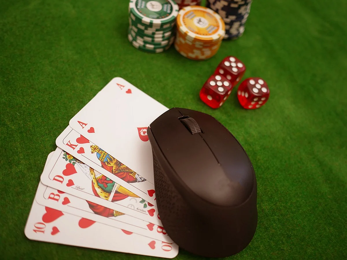Elegir un casino en línea también garantiza un gran ahorro en términos económicos