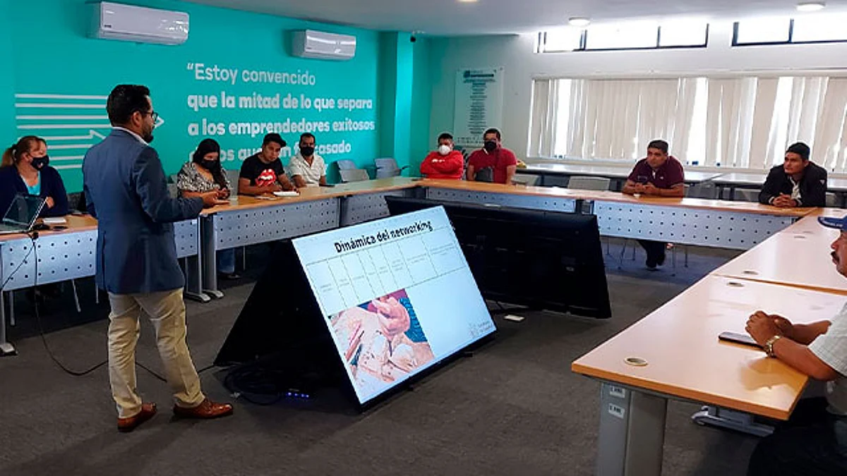Impulsa Sedeco desarrollo empresarial de artesanos