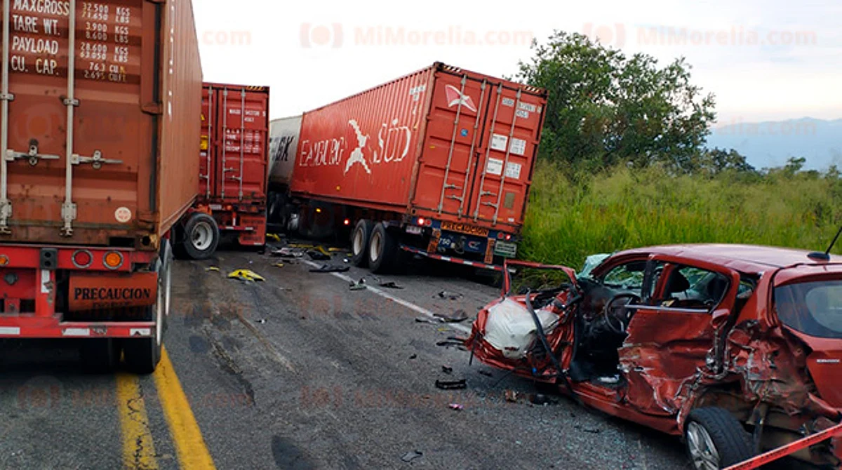 Identifican a víctimas de trágico accidente en la Siglo XXI en Michoacán