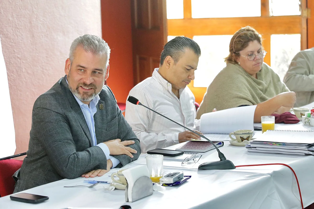 Bedolla y GPMorena se reúnen para afinar agenda legislativa