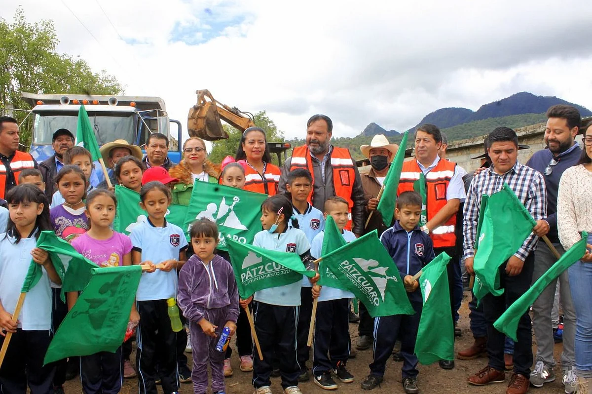 Julio Arreola cumple con obras de gran impacto social en Pátzcuaro